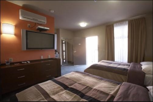 2 Double Beds
